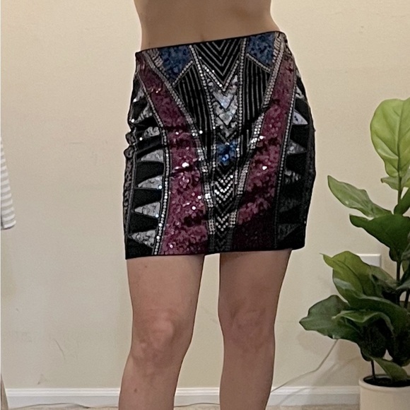Express Sequin Mini Skirt - Picture 2 of 8